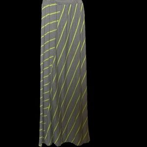 Olive & Oak NWT Maxi Skirt Size Medium
